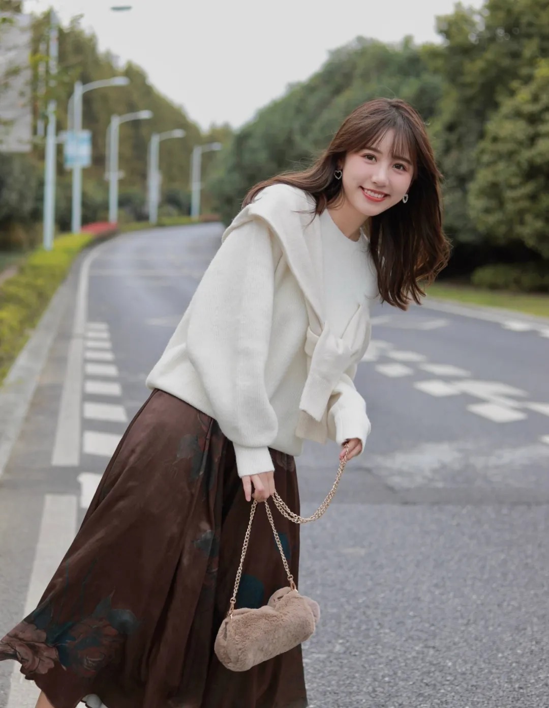 文艺|街拍时尚组图:浙工大学校花徐依莎,文艺与知性的美集于一身