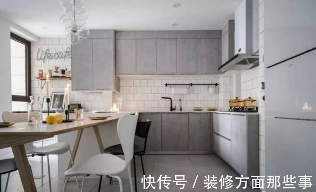 二居室|88平大风二居室,大面积留白+皇家蓝让整个空间简单且不失精致