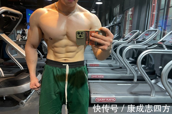 训练|身高不够肌肉来凑，擅长力量训练，拥有高耸入云的迷人斜方肌！