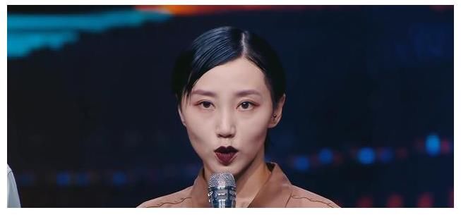 謝欣經(jīng)歷豐富，《舞蹈風(fēng)暴2》總冠軍，《街舞4》助演嘉賓