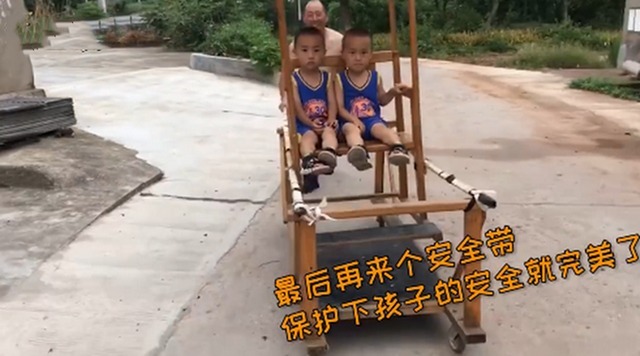 木头|有个“手工爷爷”是什么体验?木头做的玩具,外出还有木轿子坐