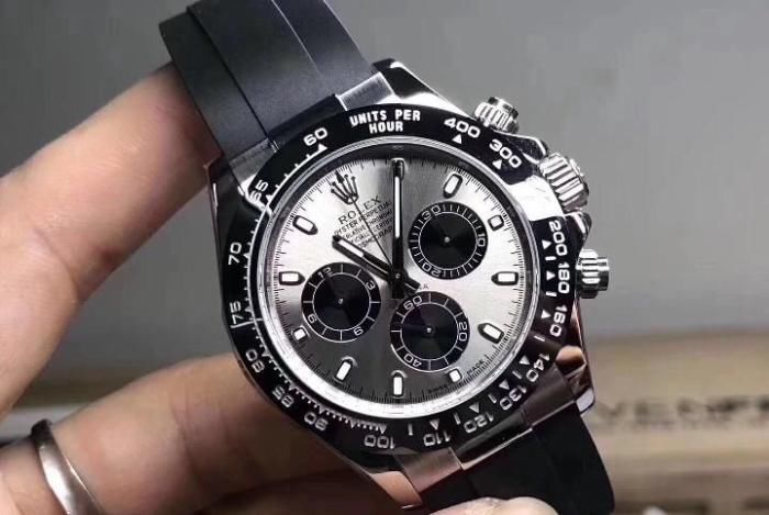 八年从业者告诉你“ 朋友圈”里的复刻表到底能不能买？