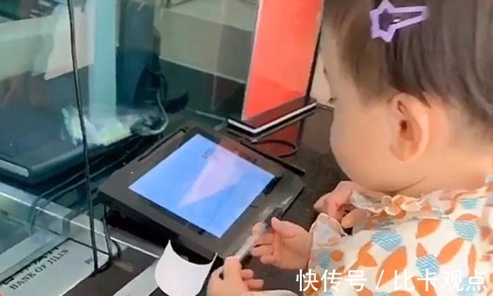 心理健康|“最小富婆宝宝”存压岁钱走红,网友:活得不如一个穿尿不湿的