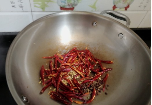 在家自制酒鬼花生,又香又脆又下酒,做法简单快速,一分钟学会