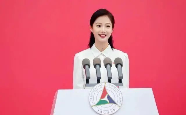 字迹&“最美领诵员”冯琳硬笔书法曝光,沉静沉稳,开阔果敢,笔笔惊艳