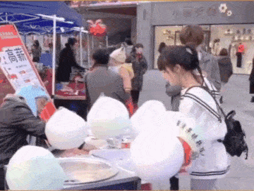 |搞笑GIF段子:“离婚就离婚,你现在说清楚,离婚你给我多少钱?”