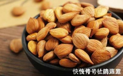 牛奶|常喝牛奶查出骨质疏松?医生提醒:想要骨头好,2种食物劝你少吃