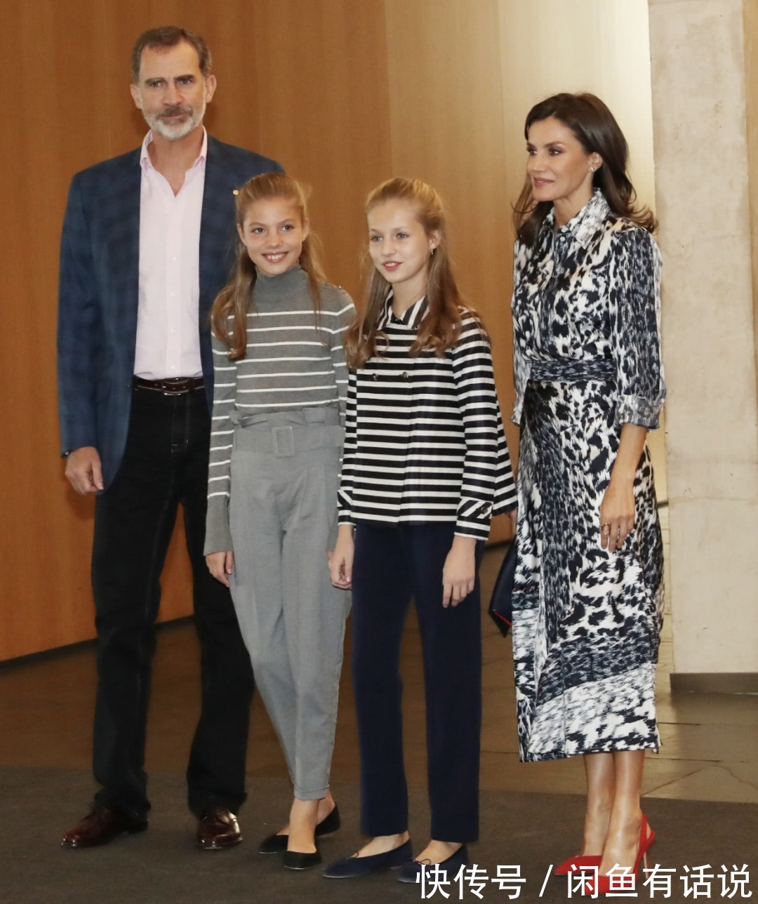 百搭|西班牙小公主个子猛窜,比姐姐还高了不少,同行时穿平底鞋好贴心