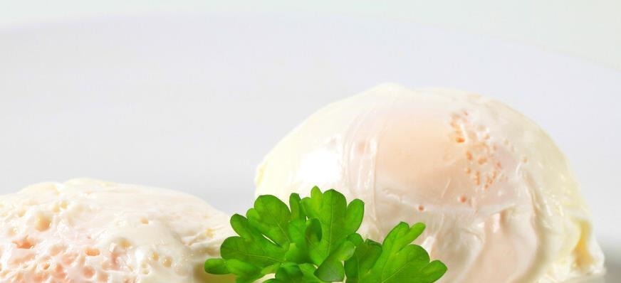 水煮荷包蛋,被直接开水下锅,牢记3个小技巧,圆润好看不散花