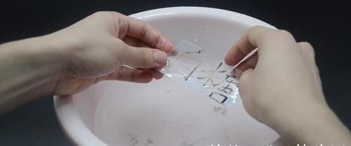 透明胶带放水里泡一泡，真是厉害，解决了很多家庭一大烦恼，实用