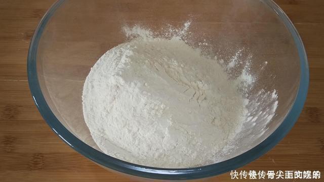 葱花饼这样做太香了,多加1种食材,外酥里软,凉了也不硬,解馋