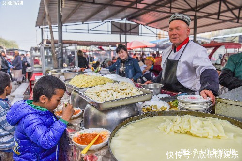 大巴扎|偶遇新疆周末集市，犹如撞进了“爱心食堂”，20元可以吃到扶墙