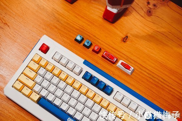 ikbc|高达键盘居然还有补完计划?ikbc联名高达金属键帽上手体验