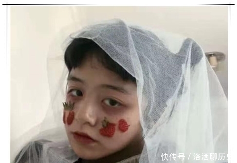 最近“水果+脏脏妆”火了,忍了黄瓜西瓜,看到草莓:满满少女心