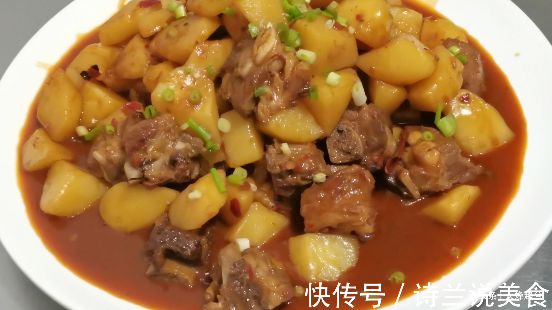 土豆烧排骨的正确做法，教你在家做，肉质鲜嫩既健康，下饭又下酒