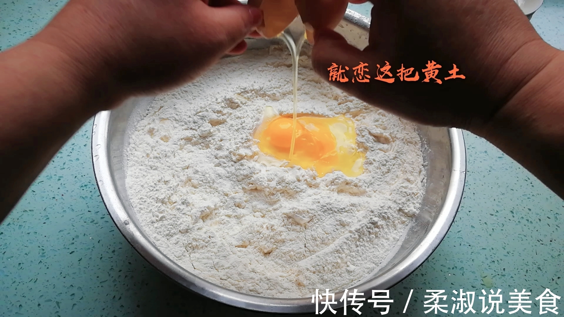 教你在家自制炸油饼,酥软可口,放凉也不硬,家人吃安全放心