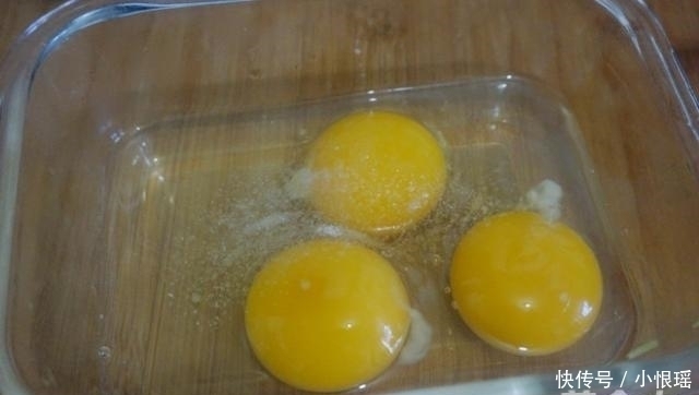 中薪|鸡蛋的黄金搭档不是西红柿!加“它”一起吃,补钙补脑,身子强!