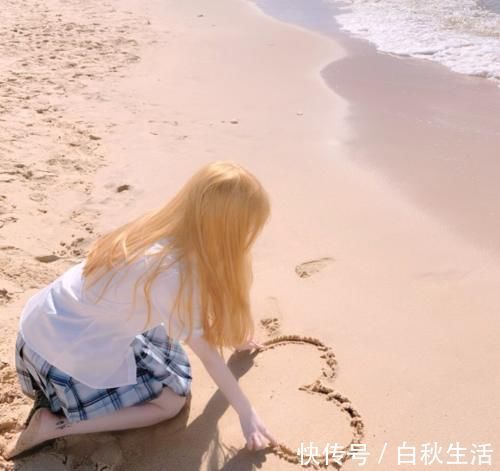 腿型|女生久坐导致腿粗00后学会这3妙招,坐着不动也能瘦出竹竿腿