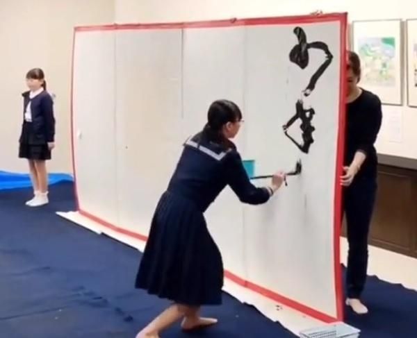 书法#日本初一女生书法真厉害:魏碑书法收放自如,胜过国内很多专家