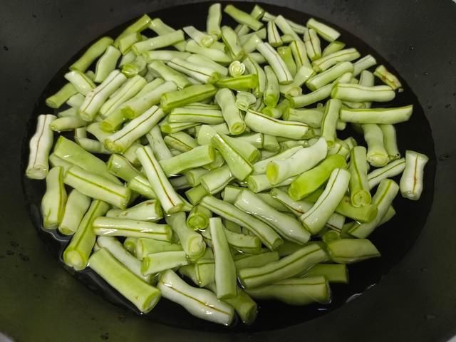入味|做豆角时，很多人第一步就错了，多加1个步骤，豆角软嫩入味