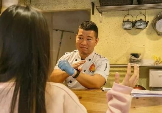 进店|大叔自创“拳头”小吃,进店先接老板一拳,网友专治选择困难症