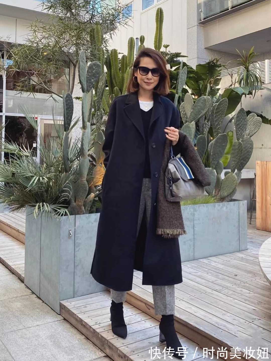 优雅|40岁之后要会优雅穿搭,看她的搭配简洁高级,中年女人学一学