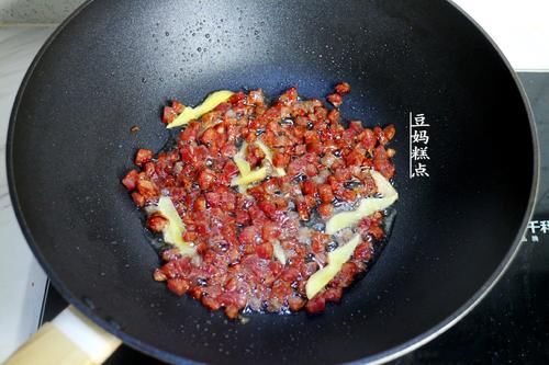 懒得做饭，就这样焖一锅好了，有菜有饭适合全家老小