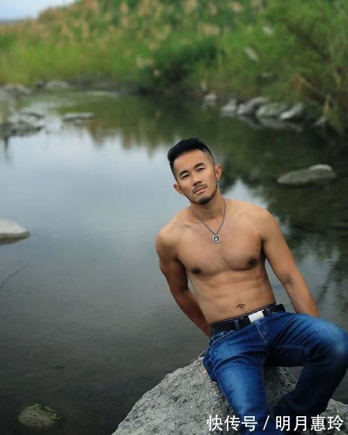 麒麟臂|胡子型男掀起熟男风,健身+运动塑造精壮的胸肌和质感的腹肌