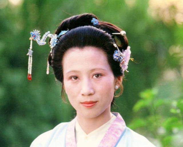 碧痕#红楼梦里,为什么袭人说好歹留着麝月,却没说好歹留下秋纹呢?