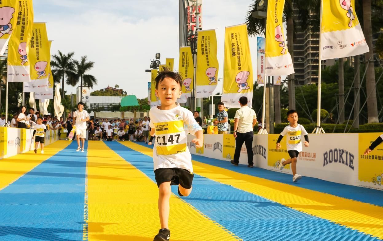 你妈|妈妈当着儿子面换衣服,幼儿园园长将其劝退,老师我们不是你妈