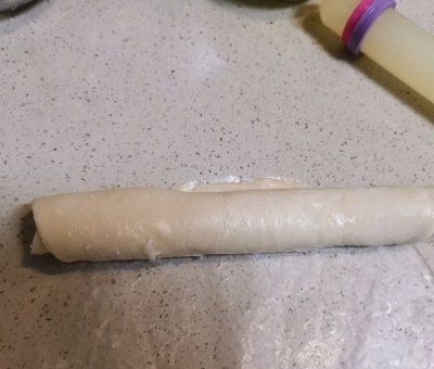 这手抓饼做「烤肠毛毛虫」连吃3天了！明天还想吃