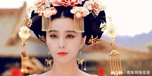 金属|老农上山采药,意外挖出一金片,擦干一看立马上交