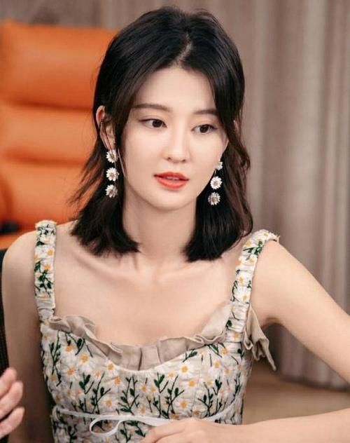 眼型多种多样，桃花眼朦胧惊艳很是治愈，这两种是颜值的硬伤