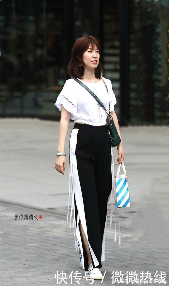 肥腿长裤很单调加上大开气设计,美女穿出青春活力和时髦精感觉