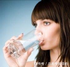 皮肤|上了年纪却不显老的人，通常会有这3个好习惯，看看你有吗？