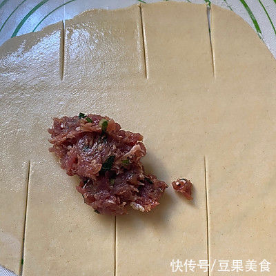 肉馅|香到流口水的香软酥脆的千层肉饼，下饭神器都靠它