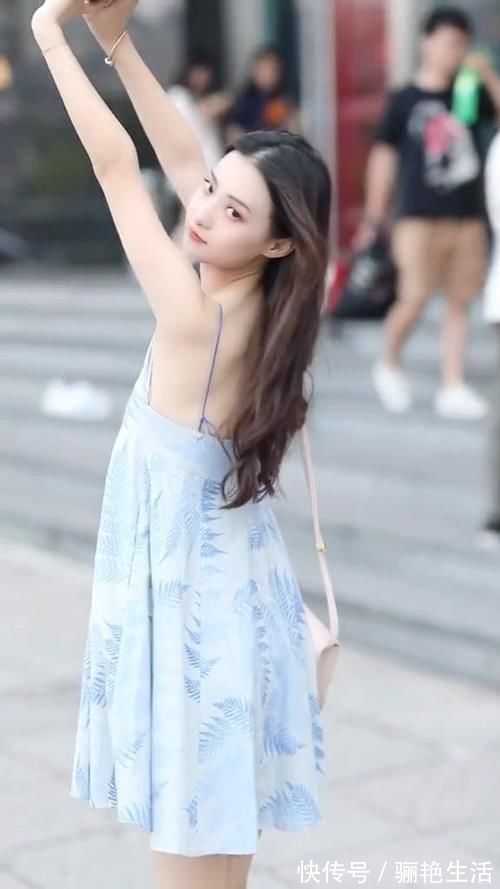 气质|小姐姐一袭蓝色仙女裙，气质清纯如初恋，肤白貌美超吸睛