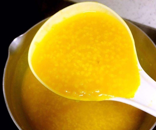 小米|熬小米粥,不要直接用水煮,煮前加一步,粥又香又浓,米油厚