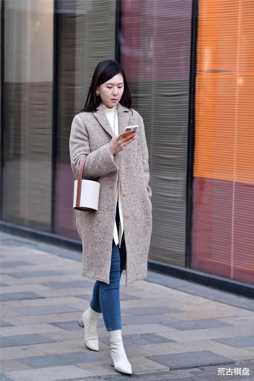 紧身牛仔裤,搭配长靴还是短靴?时尚姑娘有着自己的搭配技巧