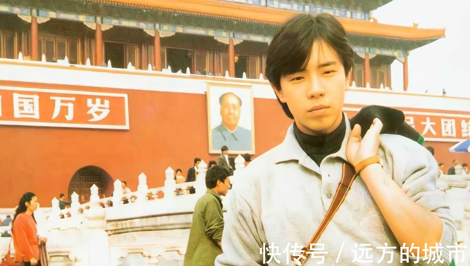 年少时逃学打架，21岁开始红极一时，57岁的他上《披哥》再度爆火