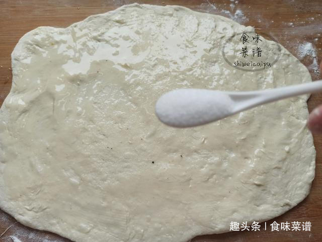 孩子想吃葱花饼了,教你特色做法,不和面不揉面,暄软咸香又好吃