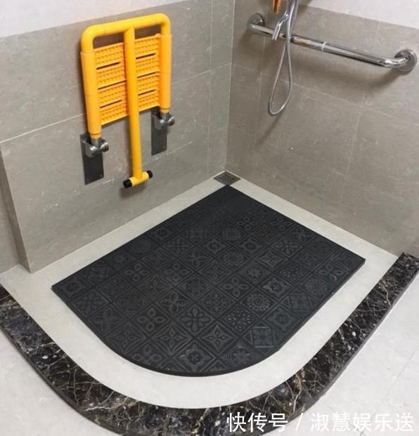 浴室|浴室防滑铺瓷砖和鹅卵石现在流行立体瓷砖,防滑耐磨一体成型