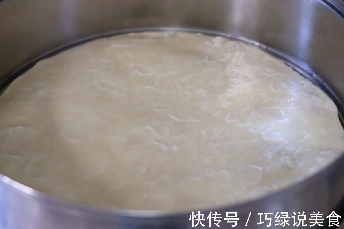春饼的懒人做法，饼皮劲道薄如纸，卷什么都好吃