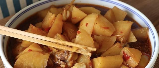 最近超火的懒人鸡腿，电饭煲里一扔，出锅太香了，8个瞬间就扫光