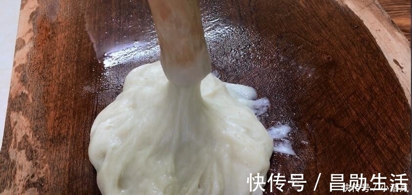 糯米粉别用油炸了,筷子搅一搅,不加一滴水,吃着不腻特别香