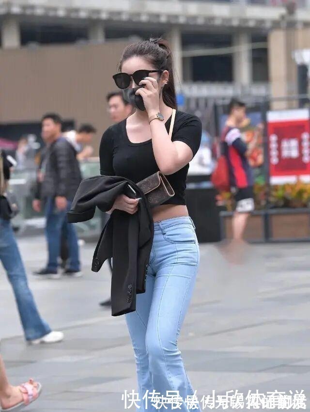 性感 长腿姑娘适合穿瑜伽裤,拉长身材比例,风靡街头