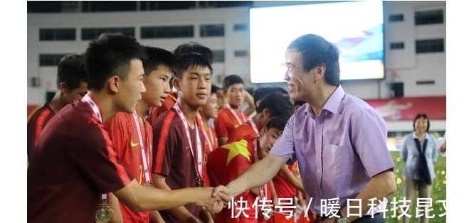 国足|国足即将结束隔离，海港中超冠军获先机，许家印疑被逼离开中超
