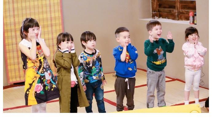 吴尊晒《爸爸去哪儿5》汶莱聚会照!NeiNei给小泡芙补习,嗯哼缺席了