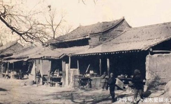 街上|晚清老照片:图三是街上的小贩,图四是两个无家可归的女乞丐