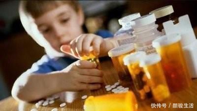 颈椎|12岁女孩弯腰时一个动作,被父母发现异常10个孩子就有2个中招